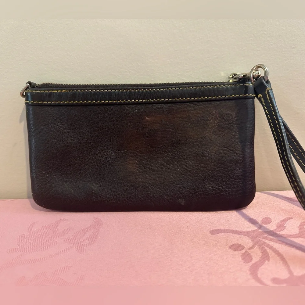 Dooney and Bourke brown leather wristlet - Picture 2 of 9